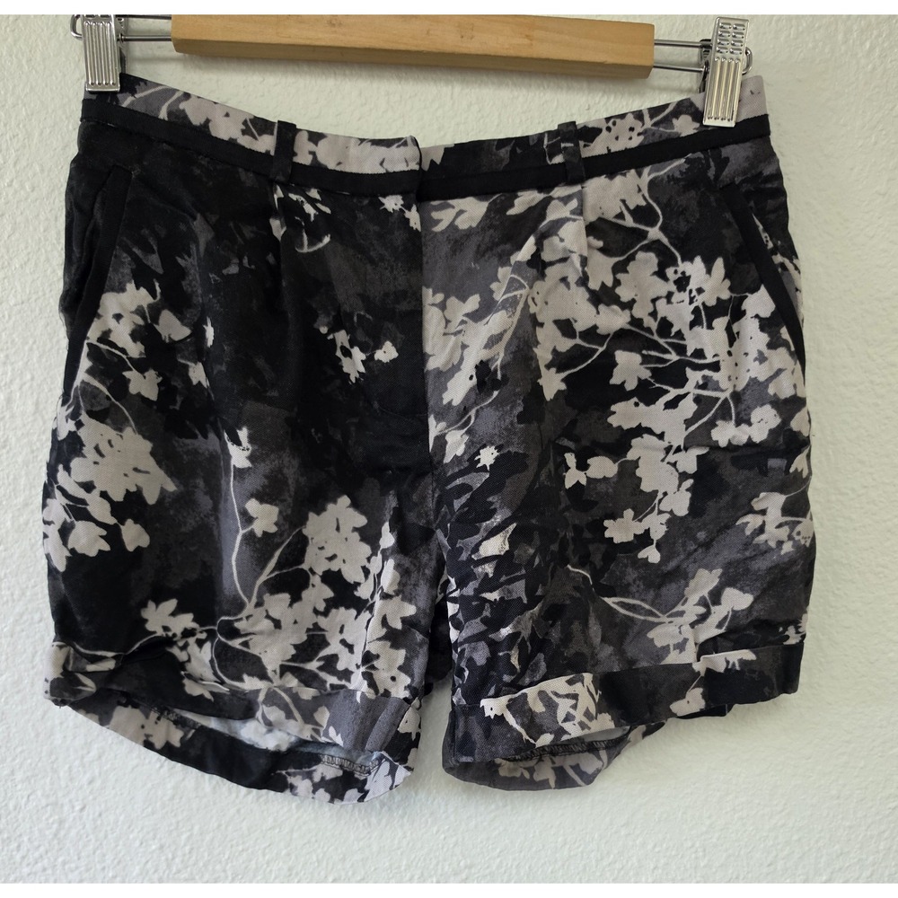 H&M Floral Shorts Size 4 Black White Casual Summer Bermuda Culotte Chino